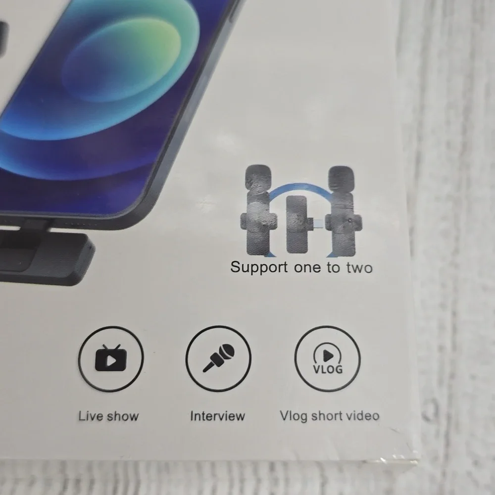 GIVEAWAY Wireless Lavalier Microphone for Smartphones - Black